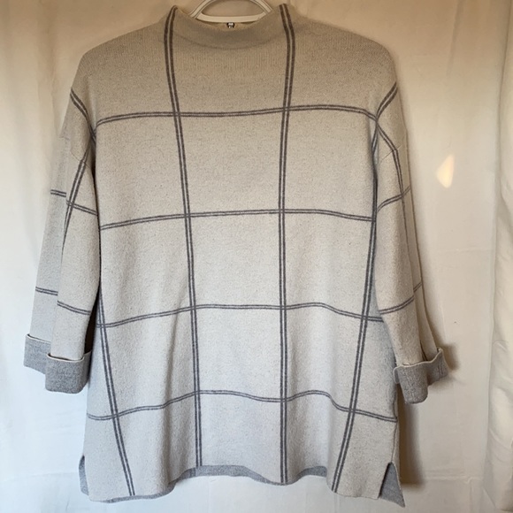 Tahari 3/4 sleeve knit shirt/sweater. - Picture 3 of 4